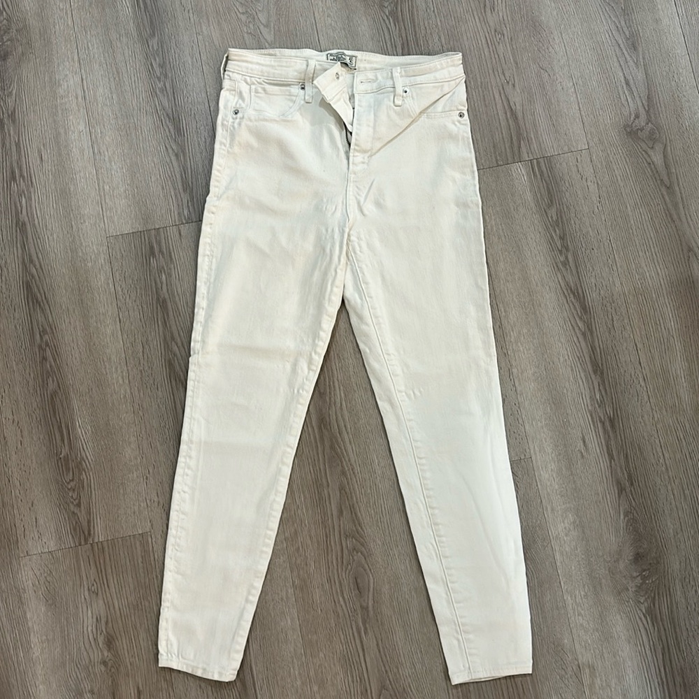 White Abercrombie and Fitch Simone high-rise super skinny 2010’s